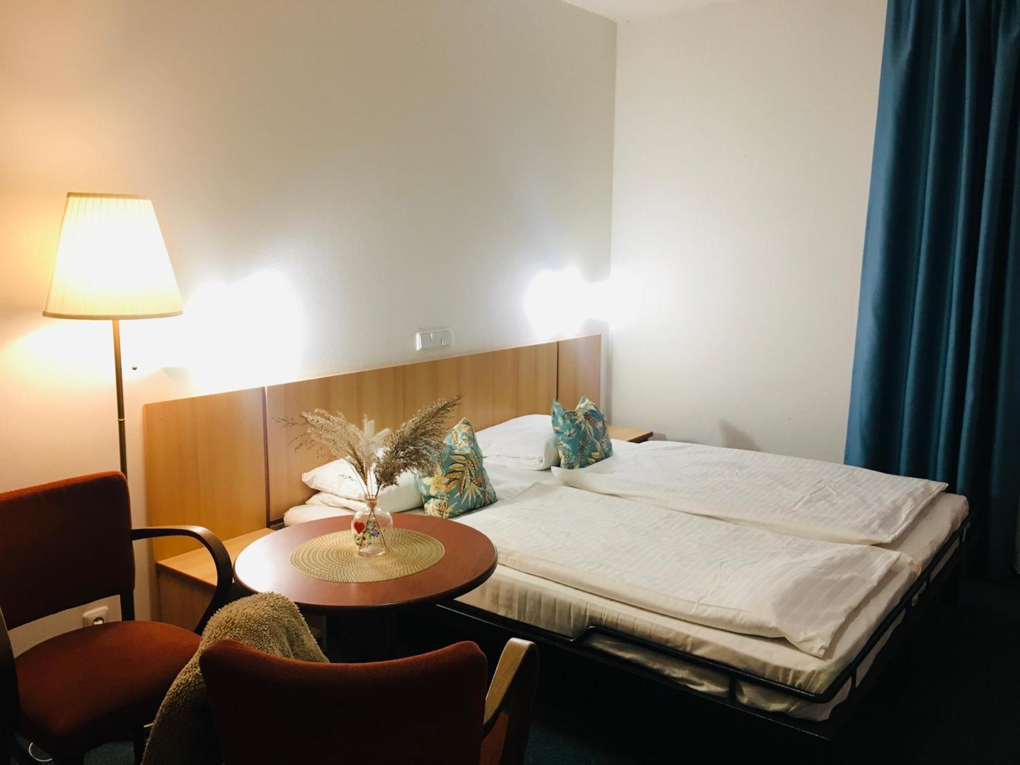 Penzion Hotelu Central Dvur Kralove nad Labem Exterior photo